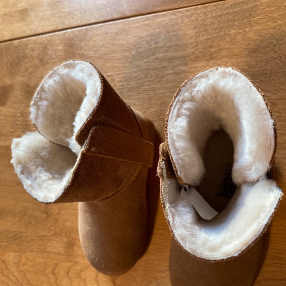 Little Kids Uggs Size Sm/6 - Picture 5 of 11